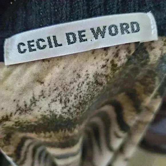 CECIL DE WORD mesh  front tiger back zip up top. Size small - Picture 5 of 5